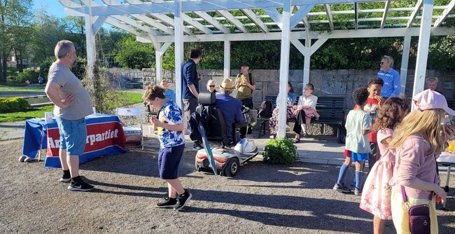 En av korvgrillningarna genomfördes i stadsdelen Salabacke Korvgrillning